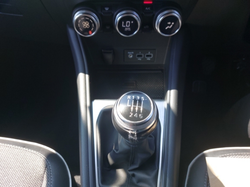 Renault Captur 1.3 Tce Iconic Euro 6 Ss 11,782 Car Detail #16