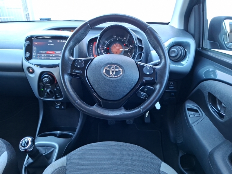 Toyota Aygo 1.0 Vvt-i X-play 69 Bhp Red #8