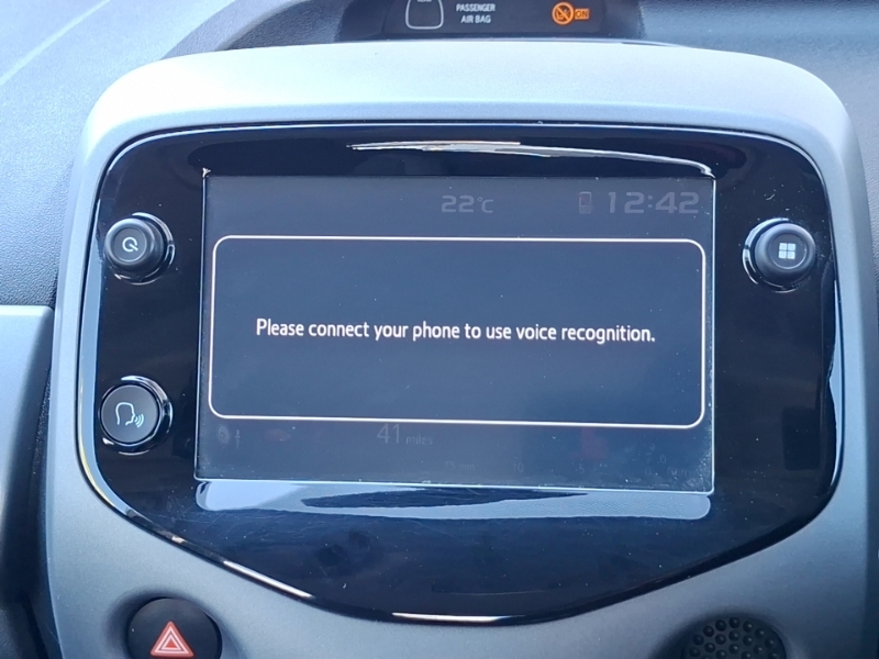 Toyota Aygo 1.0 Vvt-i X-play 69 Bhp Red #17