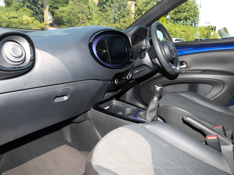 Toyota Aygo X 1.0 Vvt-i Exclusive Blue #3