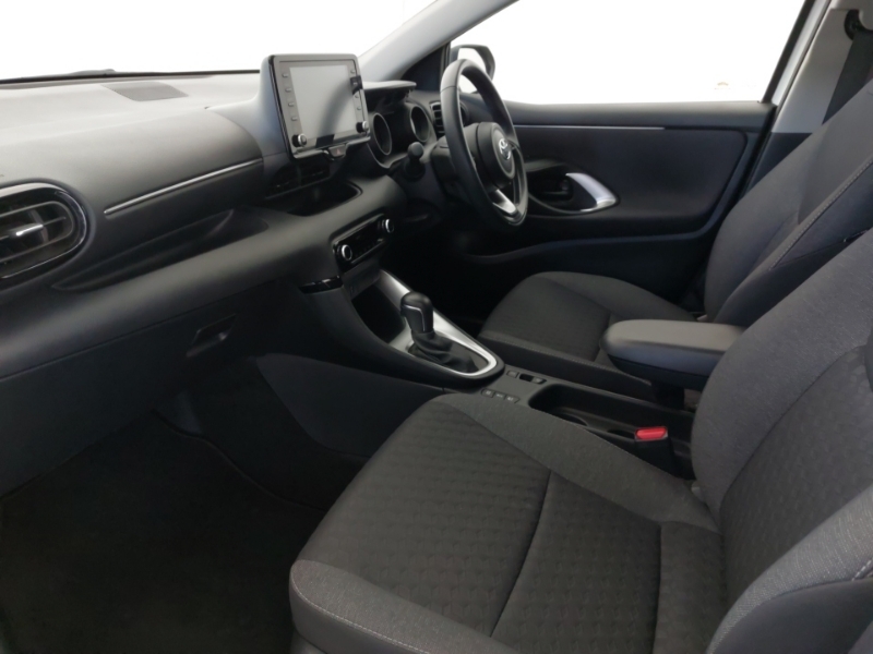 Toyota Yaris 1.5 Hybrid Design Cvt White #5