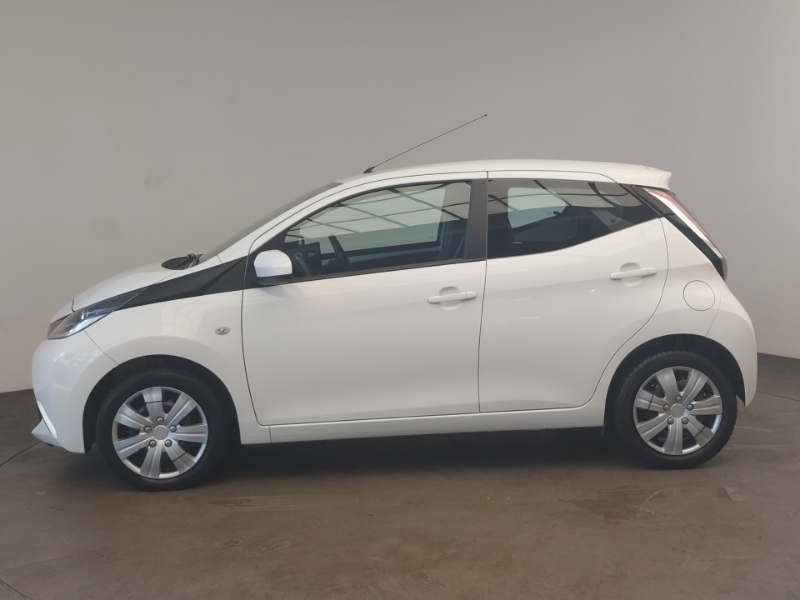 Toyota Aygo 1.0 Vvt-i X-play White #4