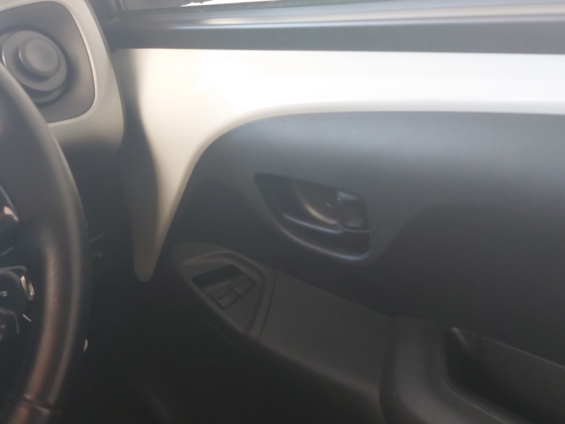 Toyota Aygo Aygo X-play Vvt-i Red #17