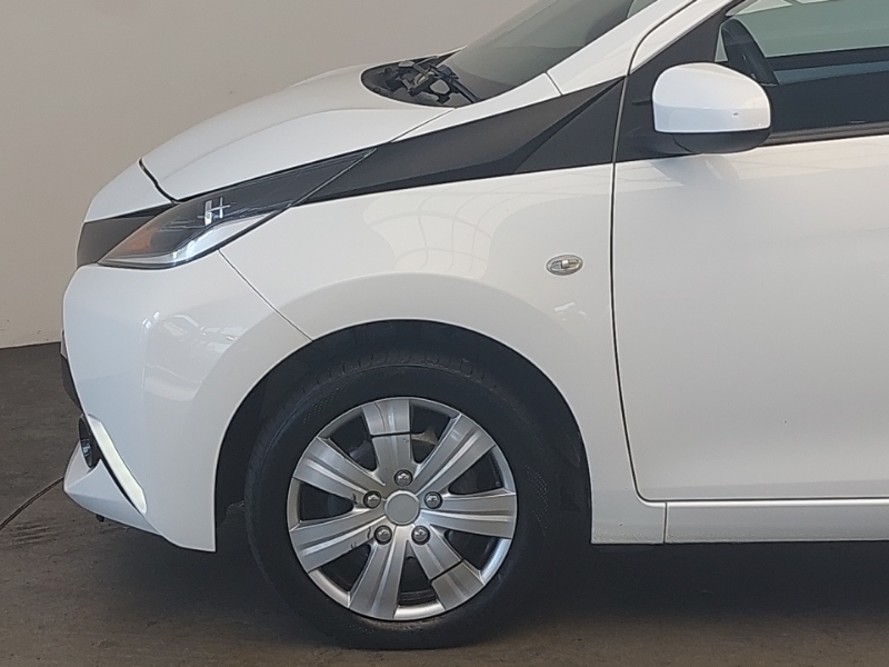 Toyota Aygo Aygo X-play Vvt-i Red #19