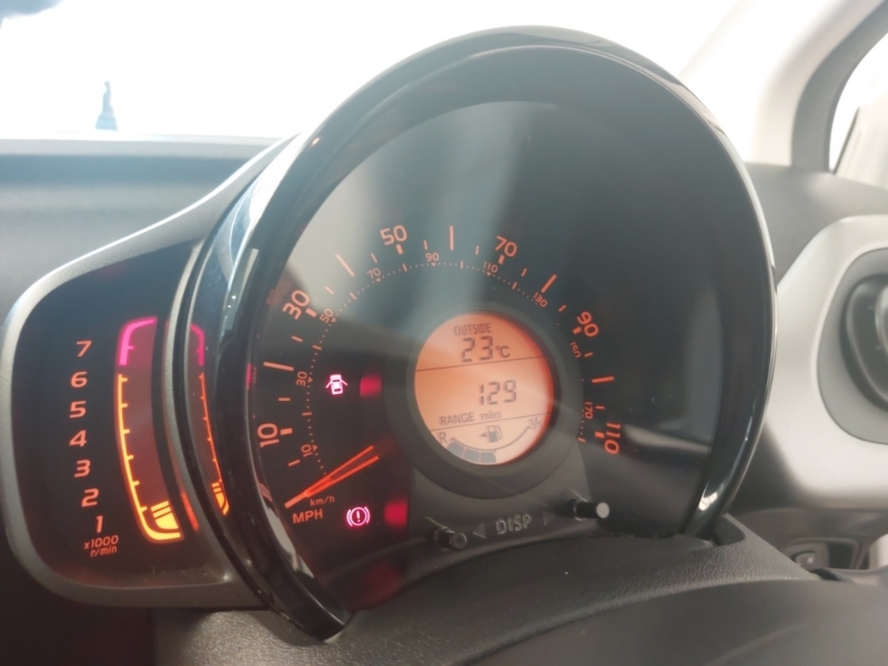 Toyota Aygo Aygo X-play Vvt-i Red #10