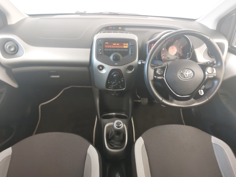 Toyota Aygo 1.0 Vvt-i X-play White #3