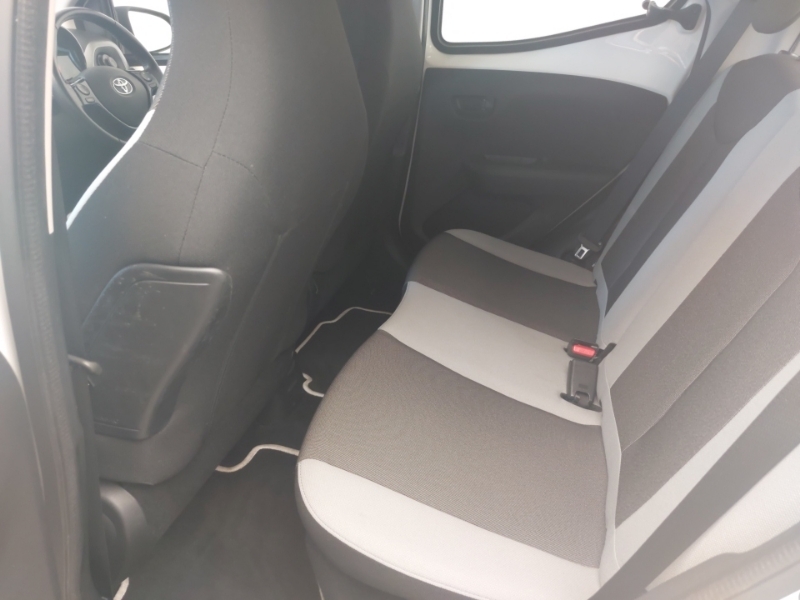 Toyota Aygo 1.0 Vvt-i X-play White #6
