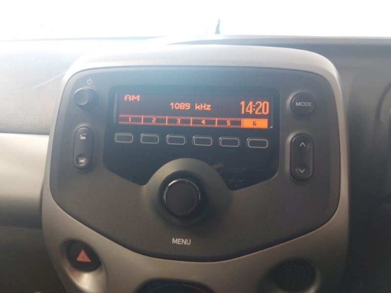 Toyota Aygo Aygo X-play Vvt-i Red #11