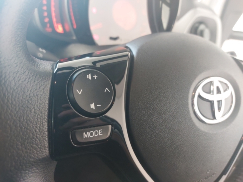 Toyota Aygo Aygo X-play Vvt-i Red #13