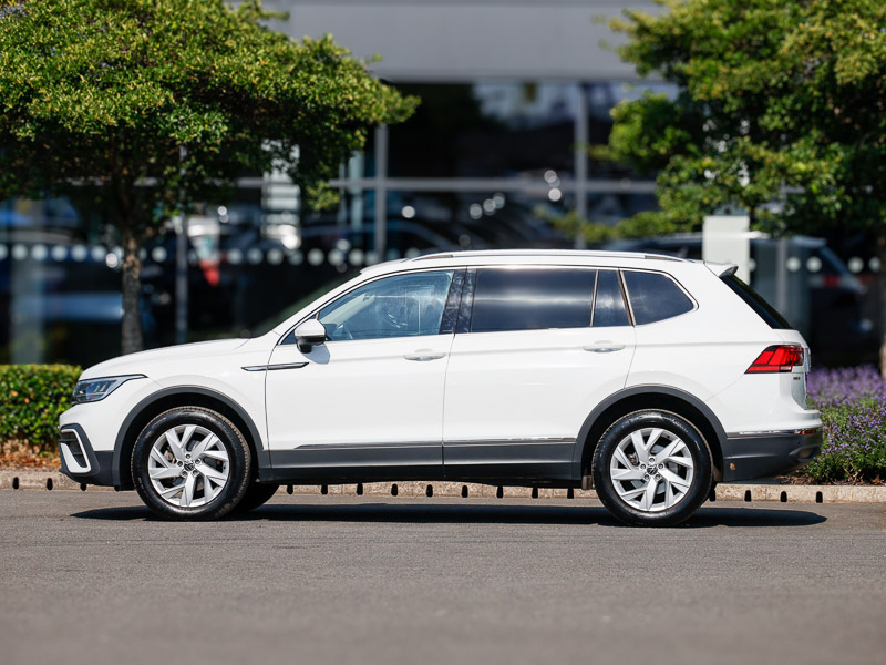 Volkswagen Tiguan Allspace 1.5 Tsi Life Dsg White #4