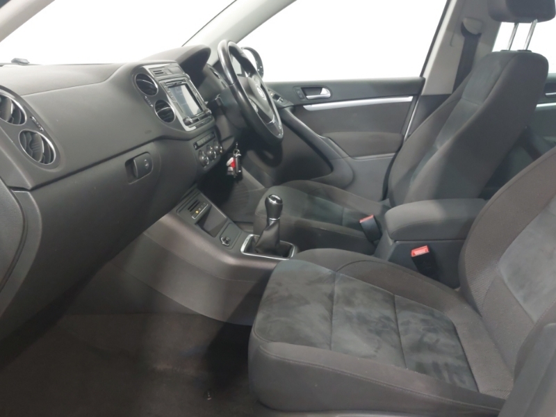 Volkswagen Tiguan 2.0 Tdi Bluemotion Tech Match 150 4Motion AF65YNR White #5