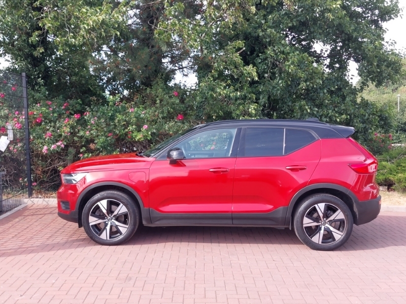 Volvo XC40 1.5 T4 Recharge Phev R Design BK22EHS Red #4