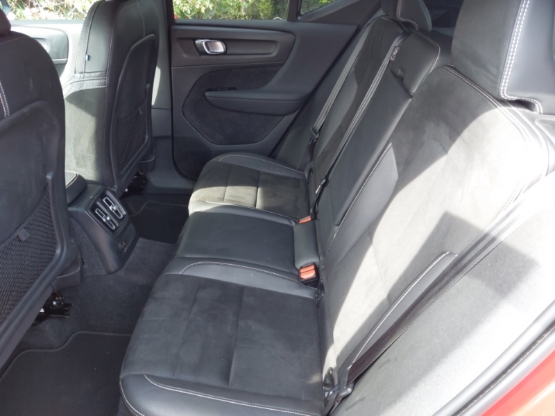 Volvo XC40 1.5 T4 Recharge Phev R Design BK22EHS Red #6