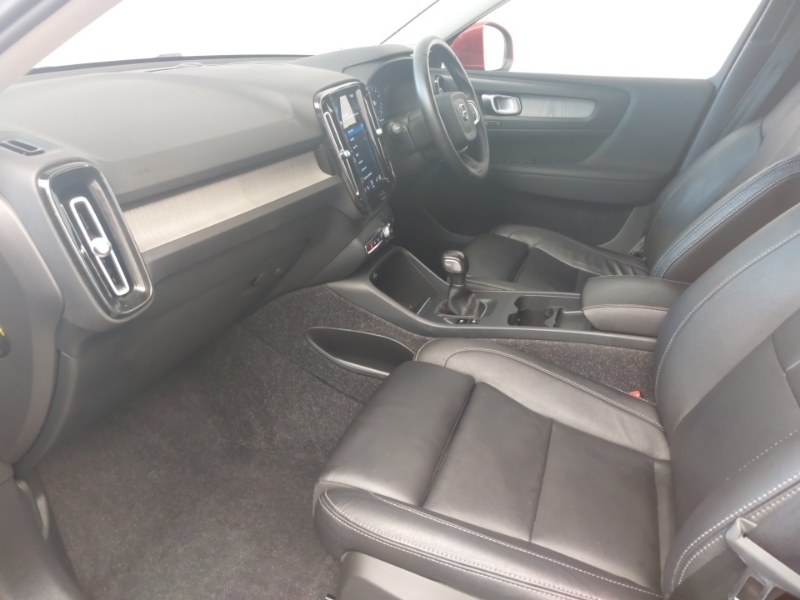 Volvo XC40 1.5 T3 163 Inscription Pro Red #5