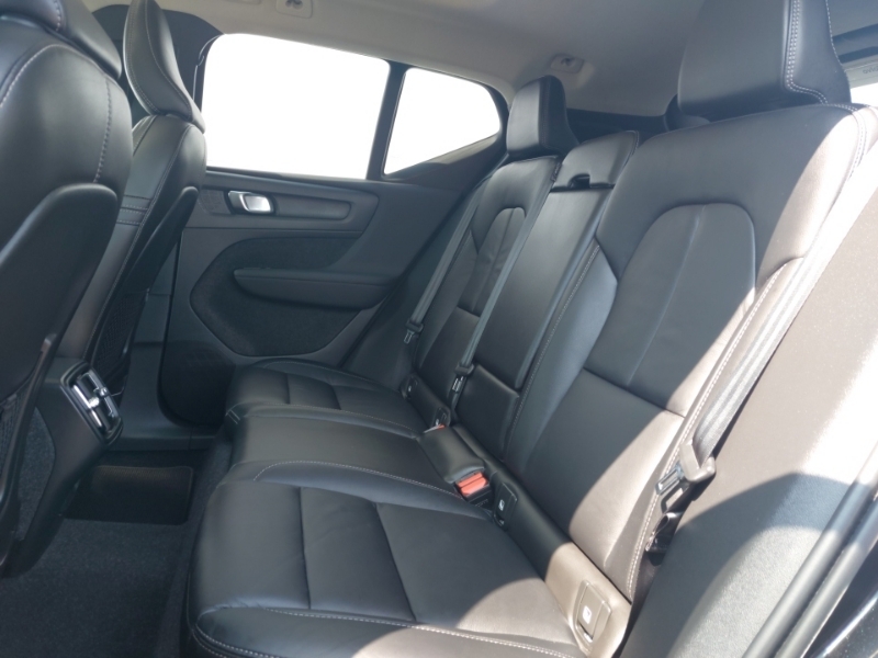 Volvo XC40 2.0 B4p Ultimate Dark CJ23AHP Black #6