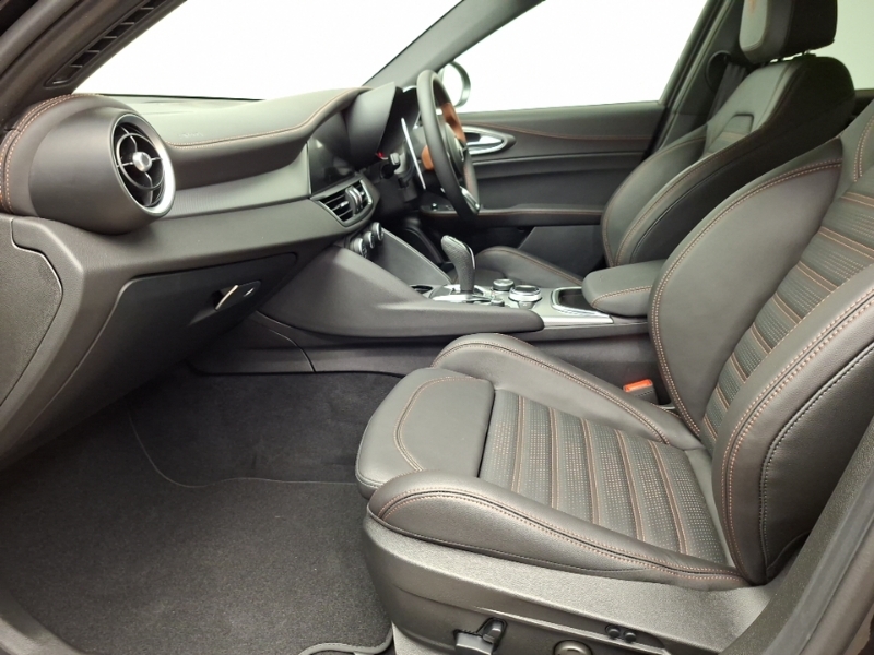 Alfa Romeo Giulia 2.0 Turbo Intensa Black #5