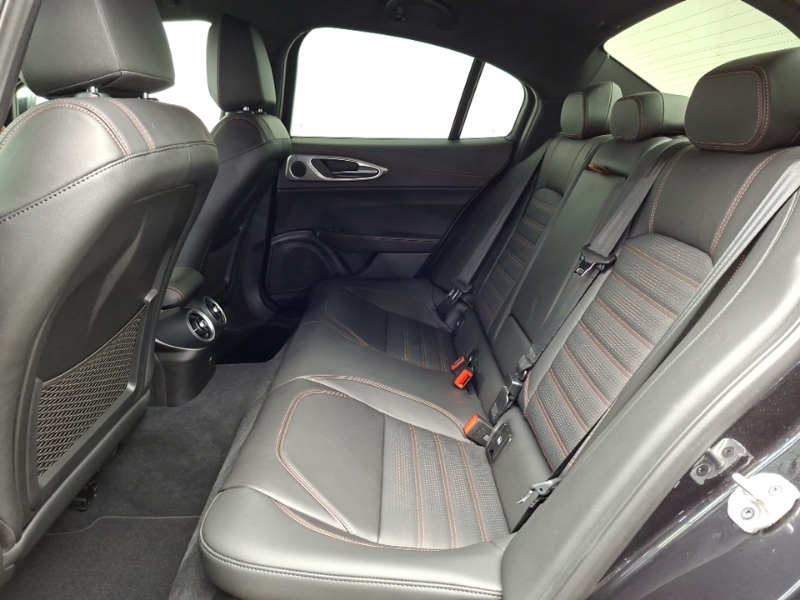 Alfa Romeo Giulia 2.0 Turbo Intensa Black #6