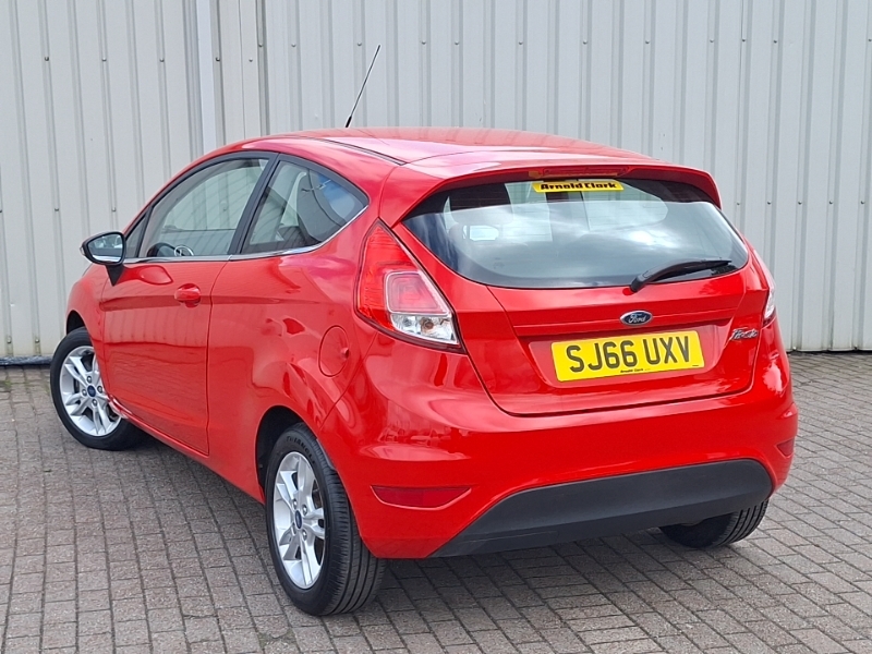 Ford Fiesta 1.25 82 Zetec SJ66UXV Red #2
