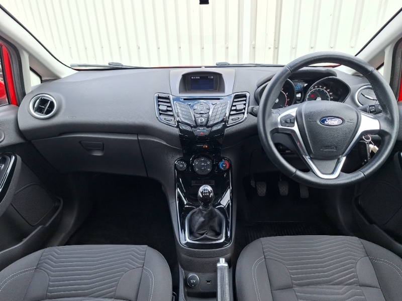 Ford Fiesta 1.25 82 Zetec SJ66UXV Red #3