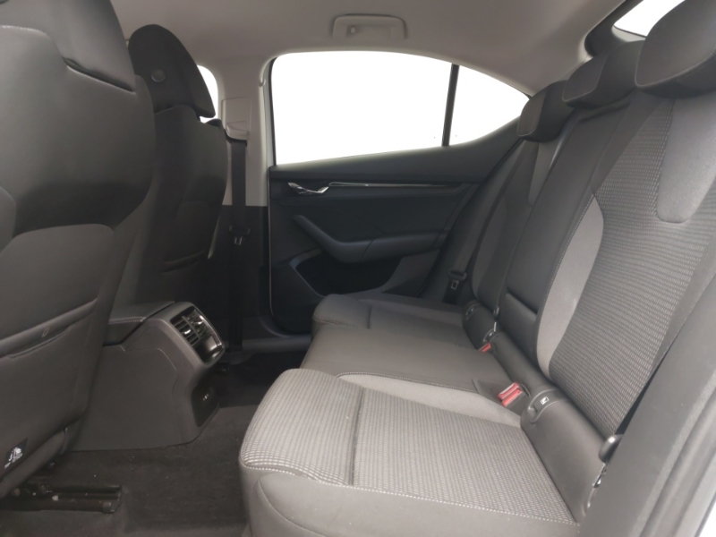 Skoda Octavia 1.0 Tsi Se Technology White #6