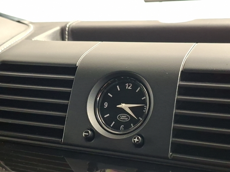 Land Rover Defender 2.0 Multitronic Black #19