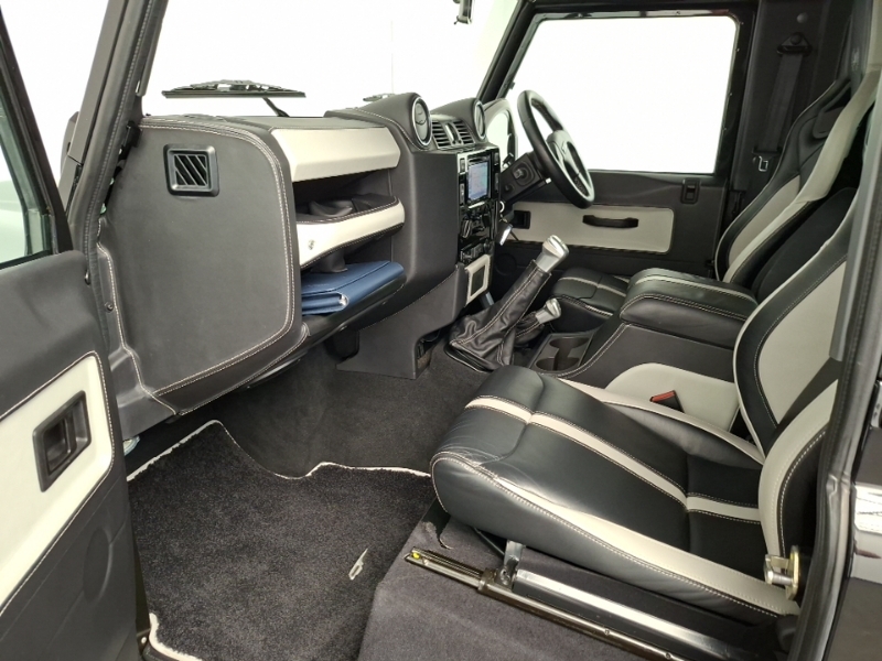 Land Rover Defender 2.0 Multitronic Black #7