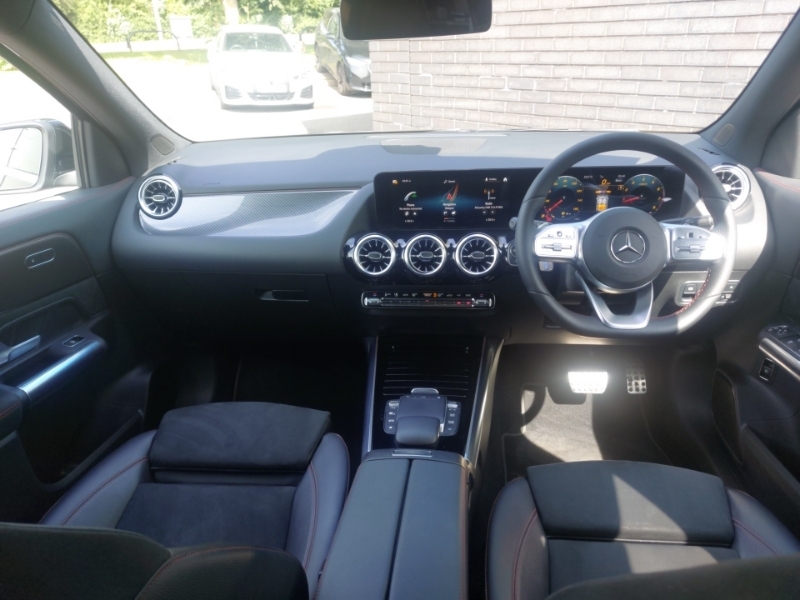 Mercedes-Benz GLA Class Gla 180 Amg Line Premium OY21WRL Black #3