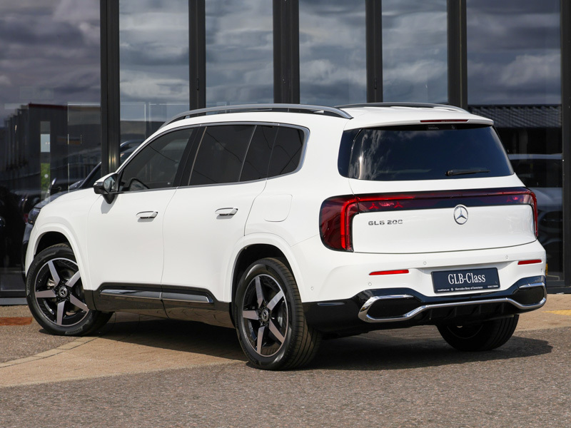Mercedes-Benz GLB Class Glb 200 Amg Line Executive 8G-tronic White #2