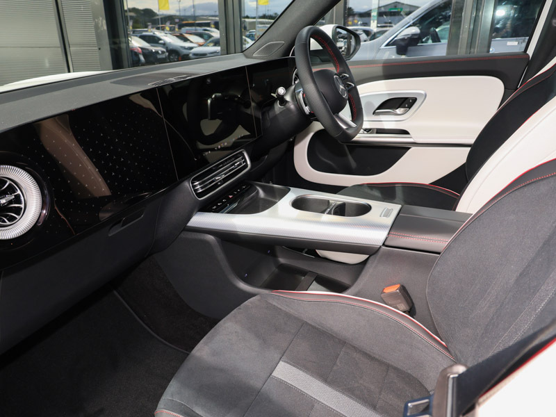 Mercedes-Benz GLB Class Glb 200 Amg Line Executive 8G-tronic White #5