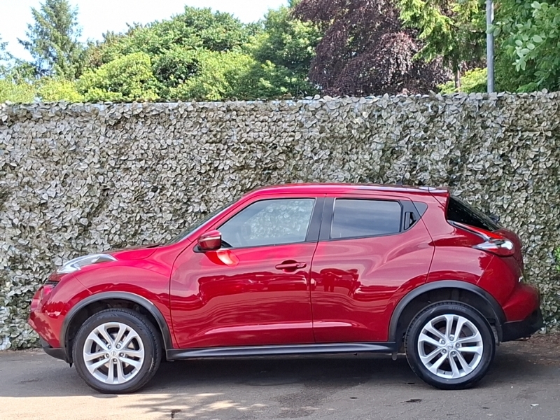 Nissan Juke 1.6 N-connecta Xtronic Red #4