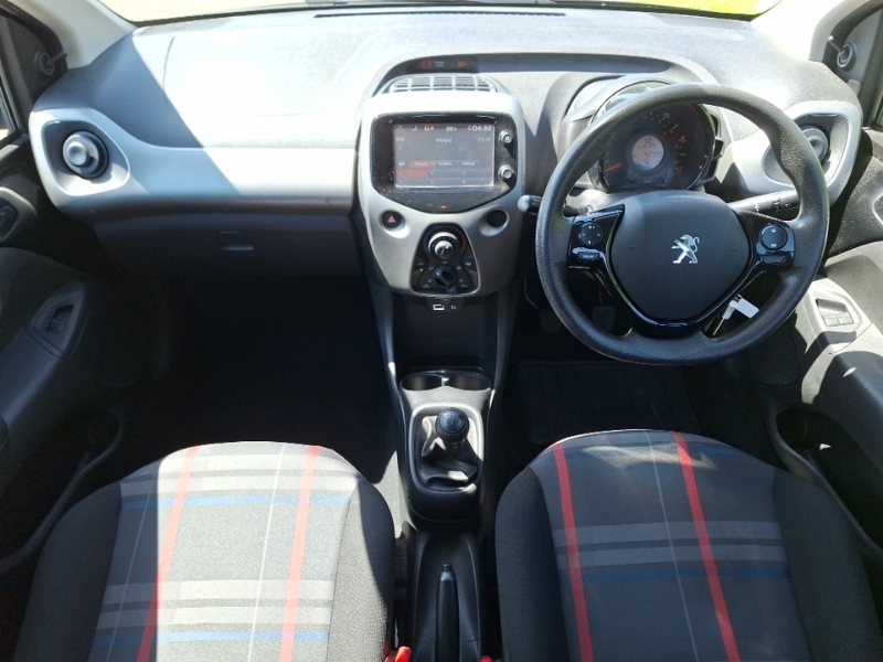 Peugeot 108 1.0 Active Black #3