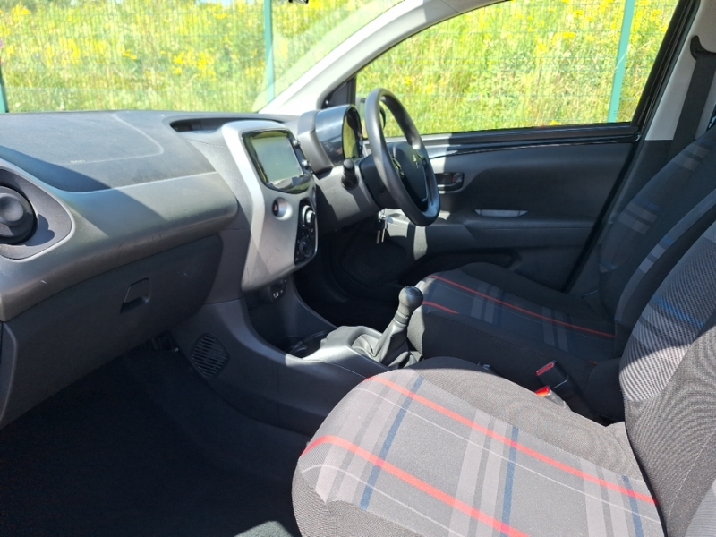 Peugeot 108 1.0 Active Black #5
