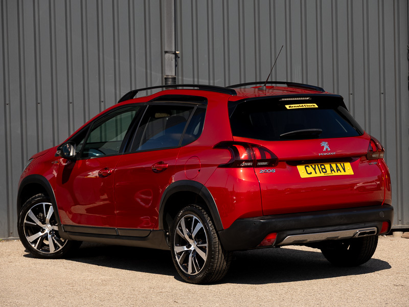 Peugeot 2008 1.2 Puretech 110 Gt Line Red #2