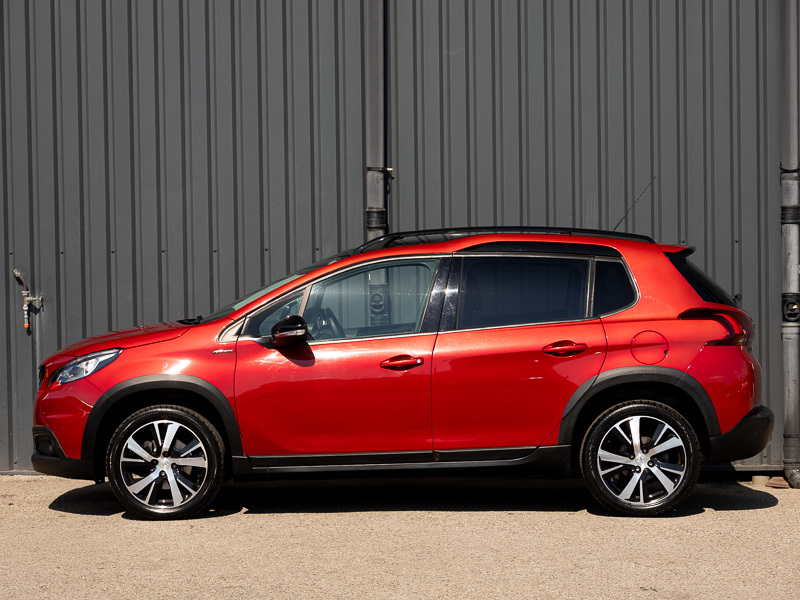 Peugeot 2008 1.2 Puretech 110 Gt Line Red #4