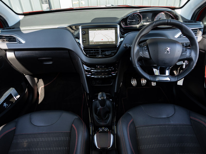 Peugeot 2008 1.2 Puretech 110 Gt Line Red #3