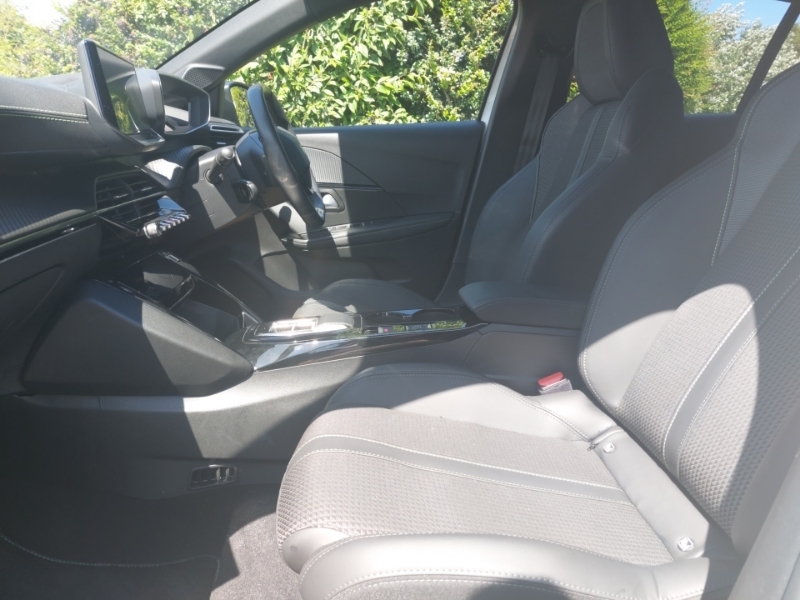 Peugeot e-208 100Kw Gt 50Kwh White #5