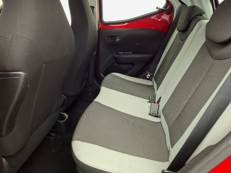 Toyota Aygo 1.0 Vvt-i X-play NA67VOU Red #6