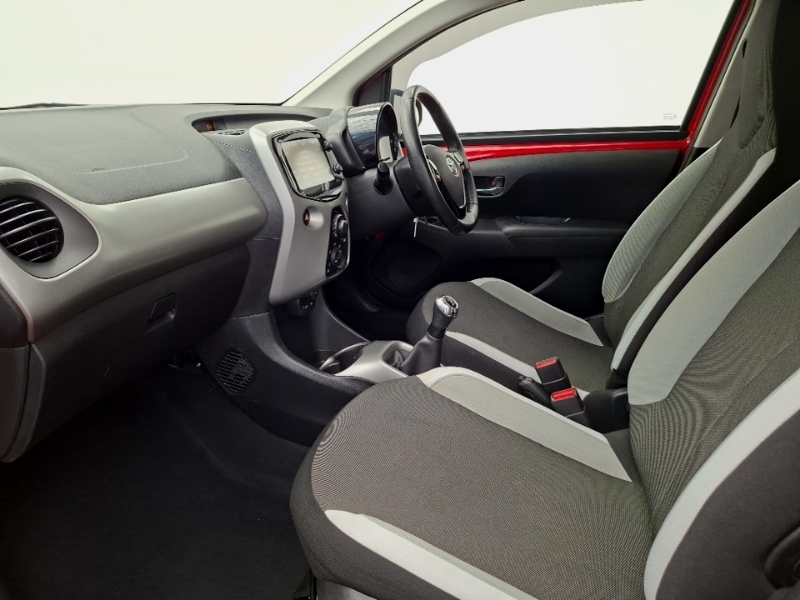 Toyota Aygo 1.0 Vvt-i X-play NA67VOU Red #5