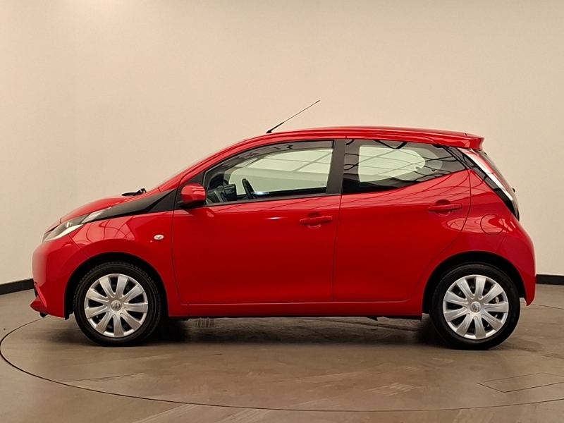 Toyota Aygo 1.0 Vvt-i X-play NA67VOU Red #4