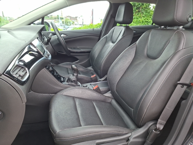 Vauxhall Astra 1.6T 16V 200 Elite Nav Black #5
