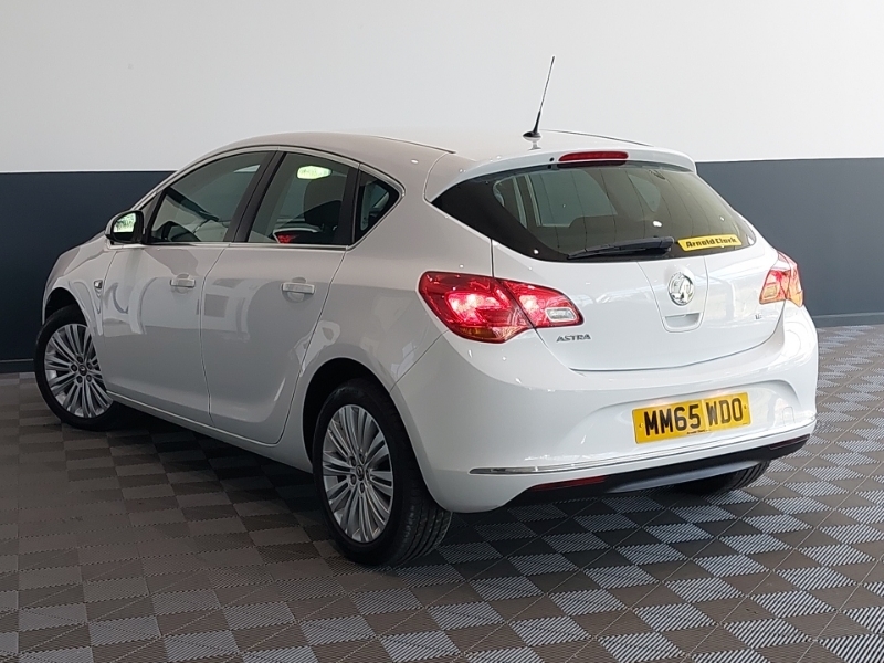Vauxhall Astra 1.6I 16V Excite White #2