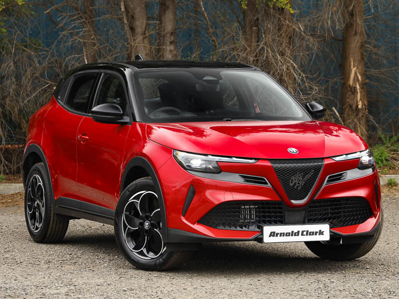 Alfa Romeo Junior 1.2 Turbo 145 Ibrida Black