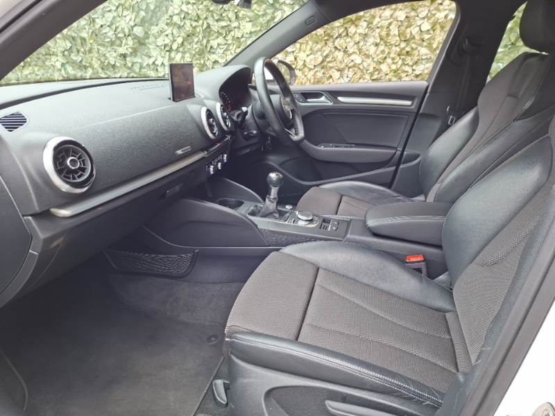 Audi A3 1.5 Tfsi S Line PN18UNJ White #5