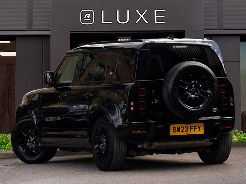 Land Rover Defender 110 2.0 P400e X-dynamic S 110 Black #2
