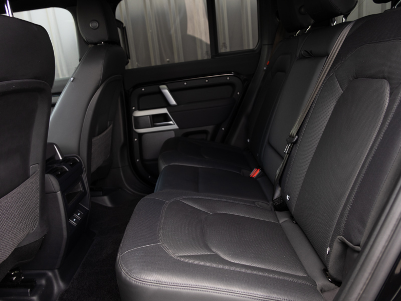 Land Rover Defender 110 2.0 P400e X-dynamic S 110 Black #6