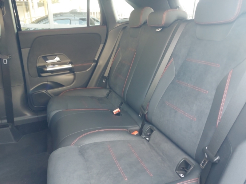 Mercedes-Benz GLA Class Gla 200 Amg Line Executive Black #6
