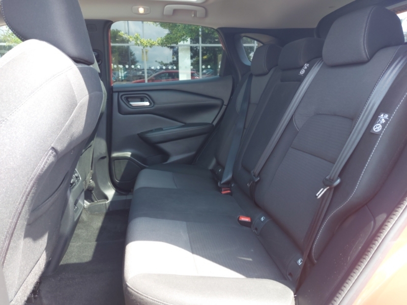 Nissan Qashqai 1.3 Dig-t Mh N-connecta Glass Roof HN23WFK Red #6