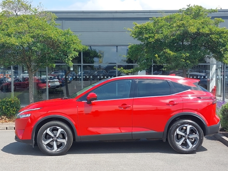 Nissan Qashqai 1.3 Dig-t Mh N-connecta Glass Roof HN23WFK Red #4