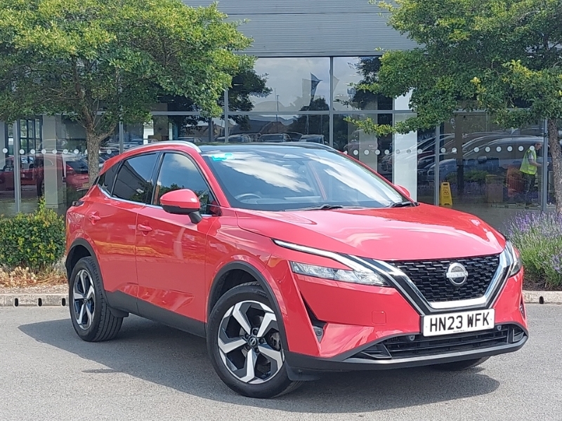 Nissan Qashqai 1.3 Dig-t Mh N-connecta Glass Roof Red