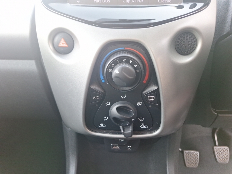 Peugeot 108 1.0 Allure Top 2 Tronic Euro 6 68 Ps White #9